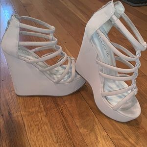 Only worn once! Has been sitting in my closet